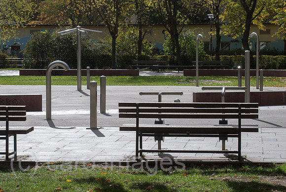 Berlin, Deutschland - Sanierter Spielplatz mit Wasserspiel in der Weydemeyerstrasse Berlin-Mitte