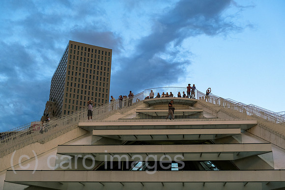 Albanien, Tirana - Pyramide von Tirana, 1988 als Enver-Hoxha-Museum erbaut, dem 1985 verstorbenen Diktator gewidmet, heute Veranstaltungsort, Aussichtsplattform, Touristenmagnet