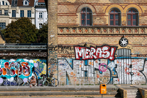 Deutschland, Berlin - Gebaeude im Goerlitzer Park im Stadtteil Kreuzberg