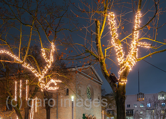 Berlin, Deutschland - Weihnachtsbeleuchtung am Leopoldplatz in Berlin-Wedding