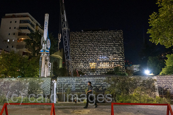Albanien, Tirana - modernes Bauprojekt im Zentrum