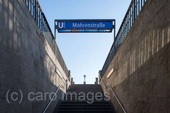 Berlin, Deutschland - Eingang U-Bahnhof Mohrenstrasse