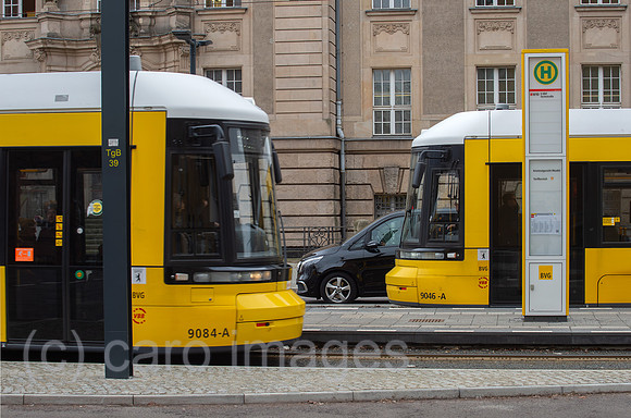 Berlin, Deutschland - Haltestelle der neugebauten Trasse der Strassenbahn M10 in Berlin-Moabit