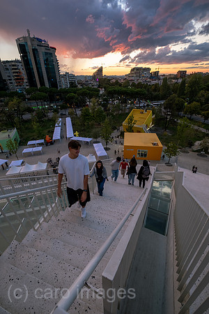 Albanien, Tirana - Treppe auf die Pyramide von Tirana, 1988 als Enver-Hoxha-Museum erbaut, dem 1985 verstorbenen Diktator gewidmet, heute Veranstaltungsort, Aussichtsplattform, Touristenmagnet