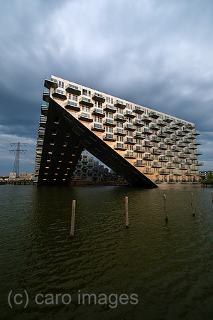 Niederlande, Amsterdam - Wohnprojekt Sluishuis (Schleusenhaus) auf kuenstlicher Insel bezahlbarer Wohnraum in IJburg, im Zuge des Wohnungsbauprogramm VINEX neu entstandener Stadtteil im Osten der Stad