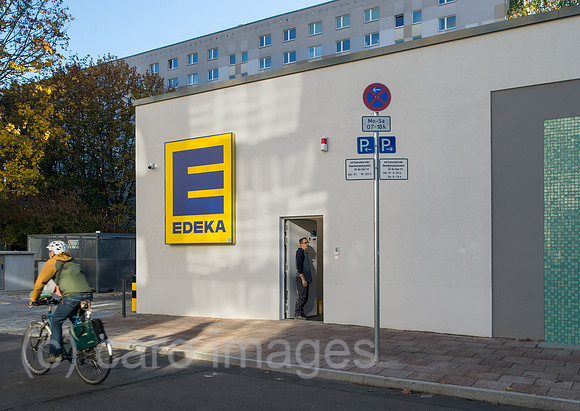 Berlin, Deutschland - Edeka-Filiale in Berlin-Mitte