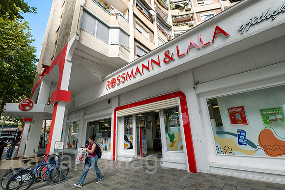 Albanien, Tirana - Rossmann-Filiale im Zentrum