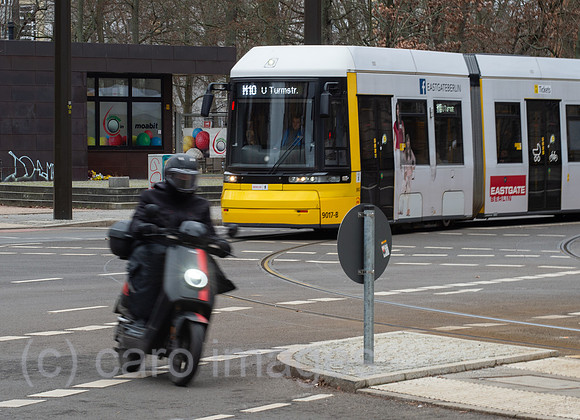 Berlin, Deutschland - Neugebaute Trasse der Strassenbahn M10 in Berlin-Moabit