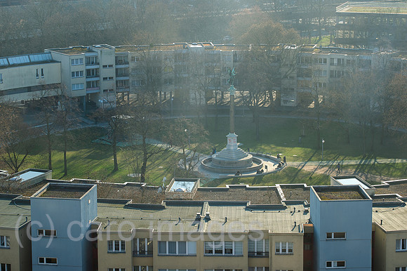 Berlin, Deutschland - Wohnbebauung am Mehringplatz in Kreuzberg