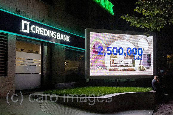 Albanien, Tirana - Filiale der Credins Bank, als erste Privatbank mit albanischem Kapital in Albanien gegruendet