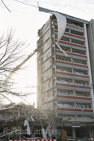 Berlin, Deutschland - Abrissarbeiten an einem Plattenbau an der Mollstrasse in Berlin-Mitte.