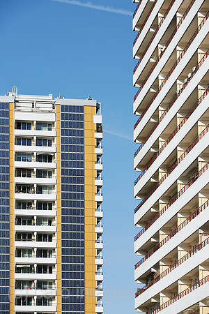 Berlin, Deutschland - Hochhaeuser am Helene-Weigel-Platz in Berlin-Marzahn.