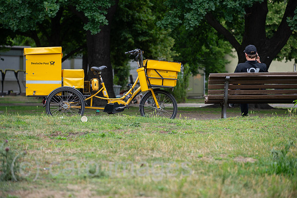 Berlin, Deutschland - Fahrrad der Deutschen Post